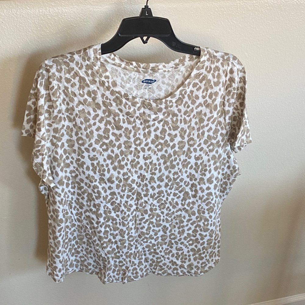 Old Navy Women's Short Sleeve Leopard Print Tee - Cream and Brown